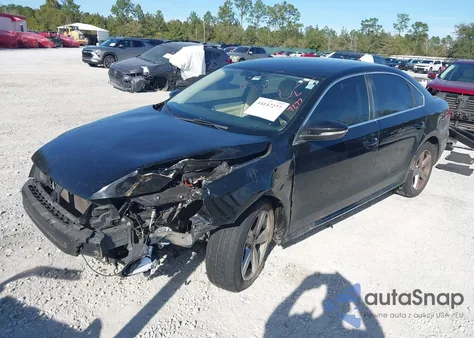 2012 Volkswagen Passat 2.5L Se z USA, uszkodzony, nr VIN 1VWBH7A34CC034770